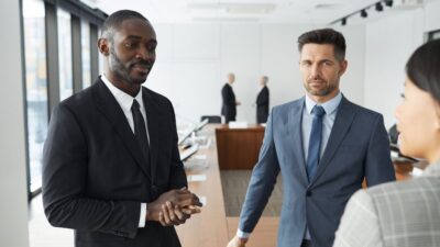 How to Dress for Success: The 2026 Professional’s Guide