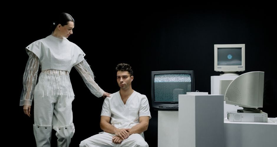 Neo-Nostalgia: The 2026 Fashion Trend Bringing Back Vintage Vibes with a Tech Twist